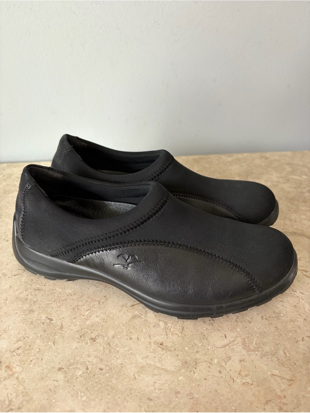 Fly Flot Willow Slip On Shoes Women's Size 7 Black Leather Comfort Stretch EU 38